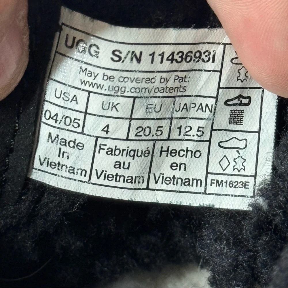 UGG Baby Classic boots in black suede Size 4/5 Baby
